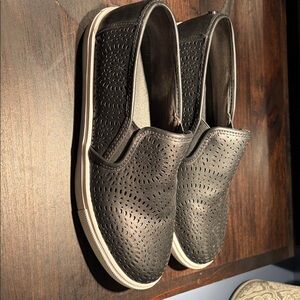 Steve Madden Black Slip-On Flats